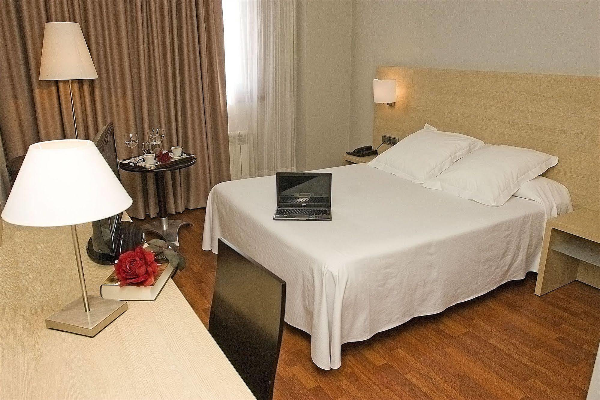 Hotel Valencia Ferrol Luaran gambar